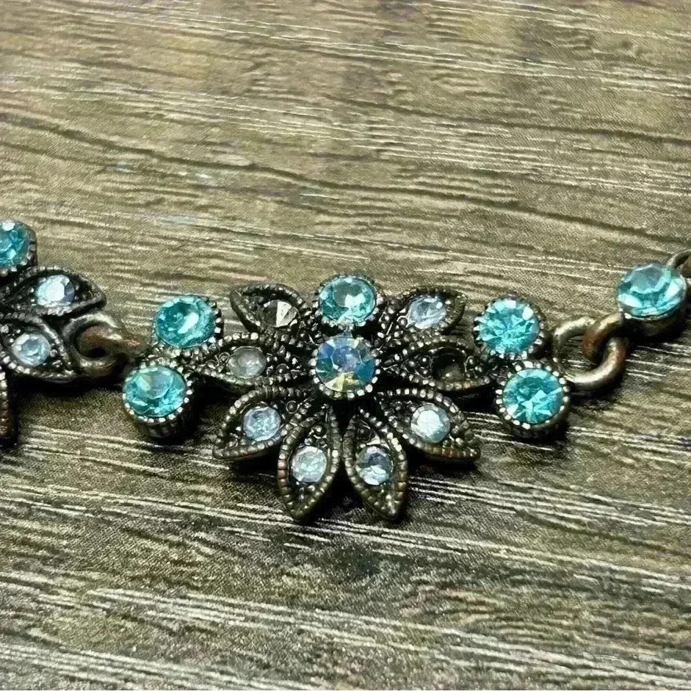 Vintage Floral Crystal Necklace - Picture 4 of 4